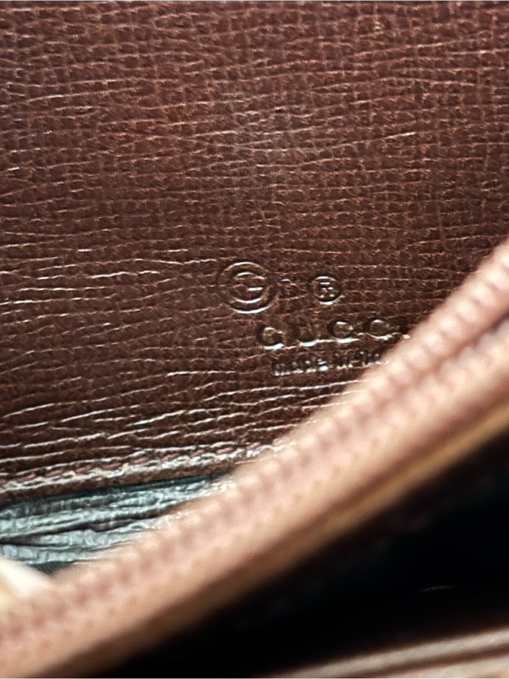Gucci Beige GG Canvas Zip Wallet with Green and Red Heart Motifs. - Picture 12 of 14